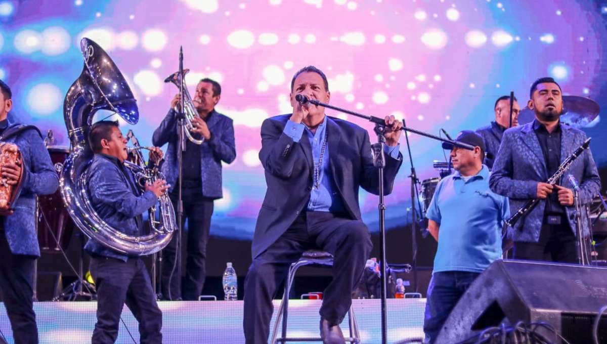 Pese a altibajos de salud, Julio Preciado ameniza boda prohibida en Coahuila