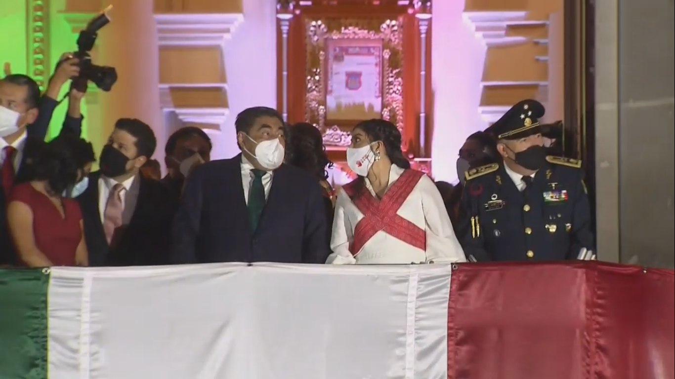 Rivera Vivanco acompaña a Miguel Barbosa en un Grito de Independencia atípico