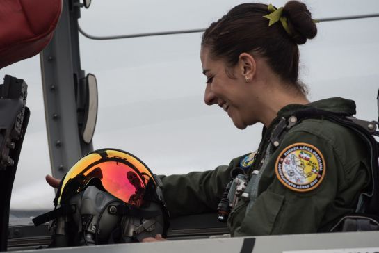Kenia Martínez y Carla Paola Pérez, las dos mujeres que pilotearon un aeronave en el Desfile Militar