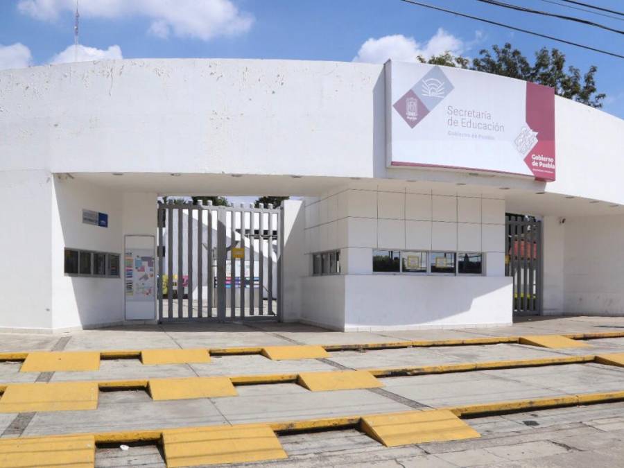 Tres escuelas poblanas, beneficiadas por la Lotería Nacional