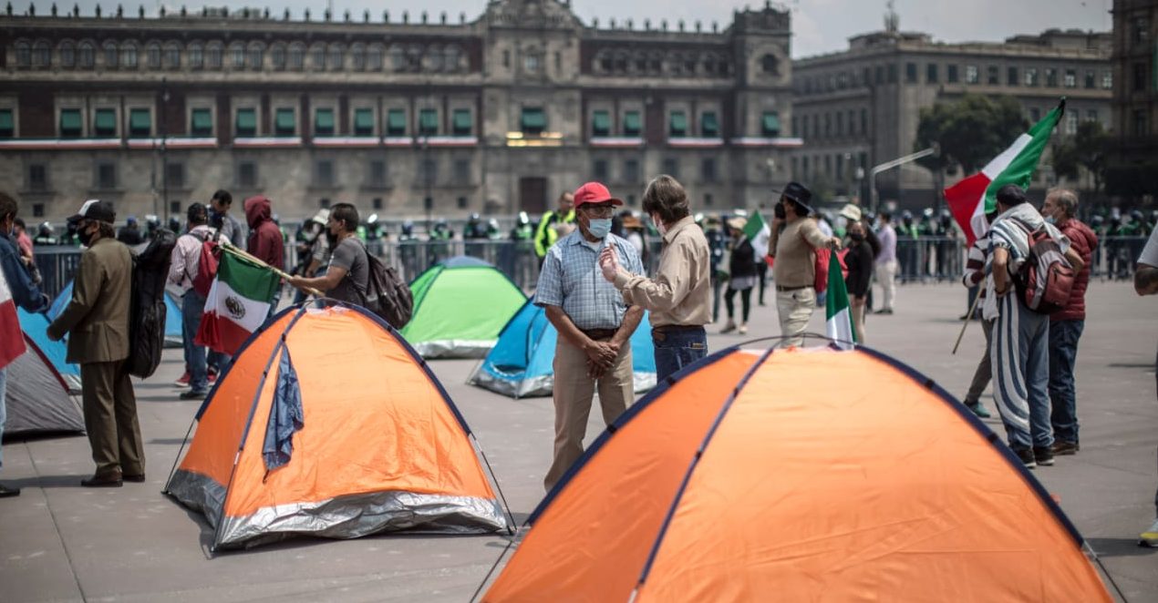 Dejan pasar a los de FRENA al Zócalo... no a Palacio Nacional