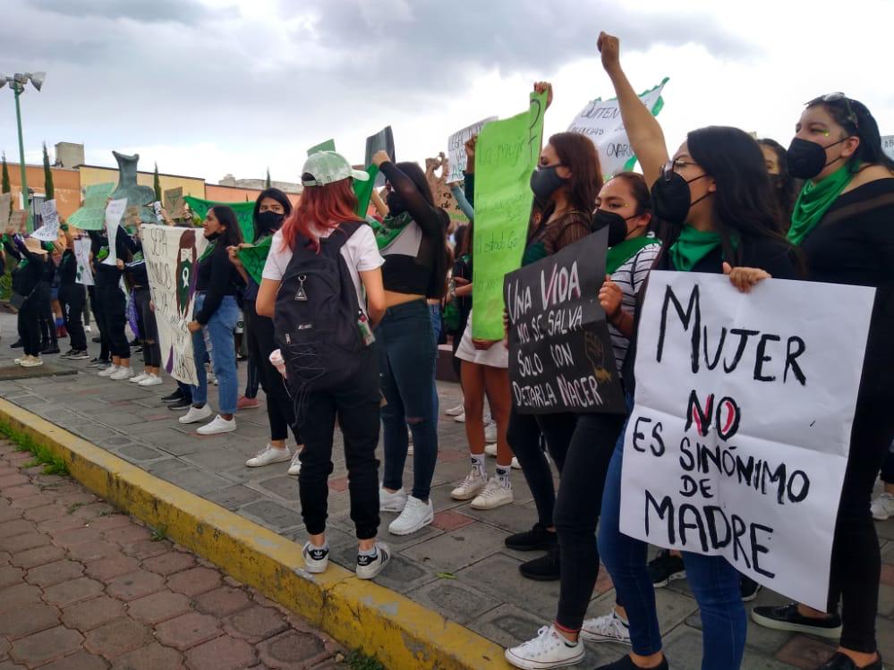 Marchan para pedir aborto legal en Tlaxcala