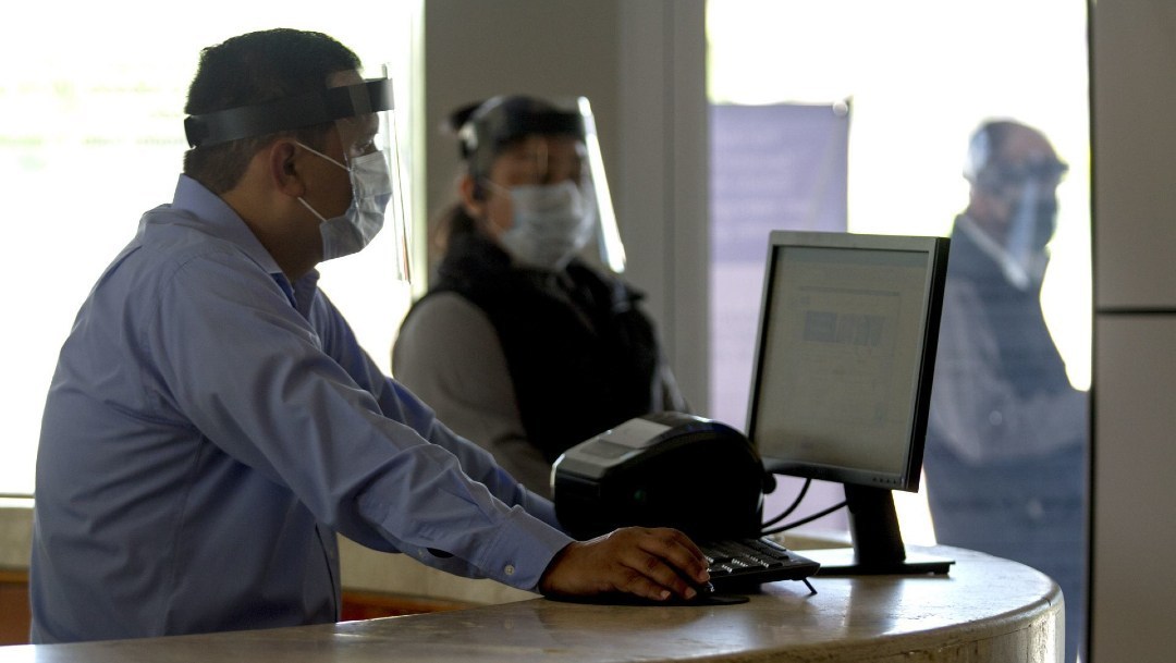 Trabajadores del Gobierno federal regresarán a oficinas hasta enero debido al COVID-19