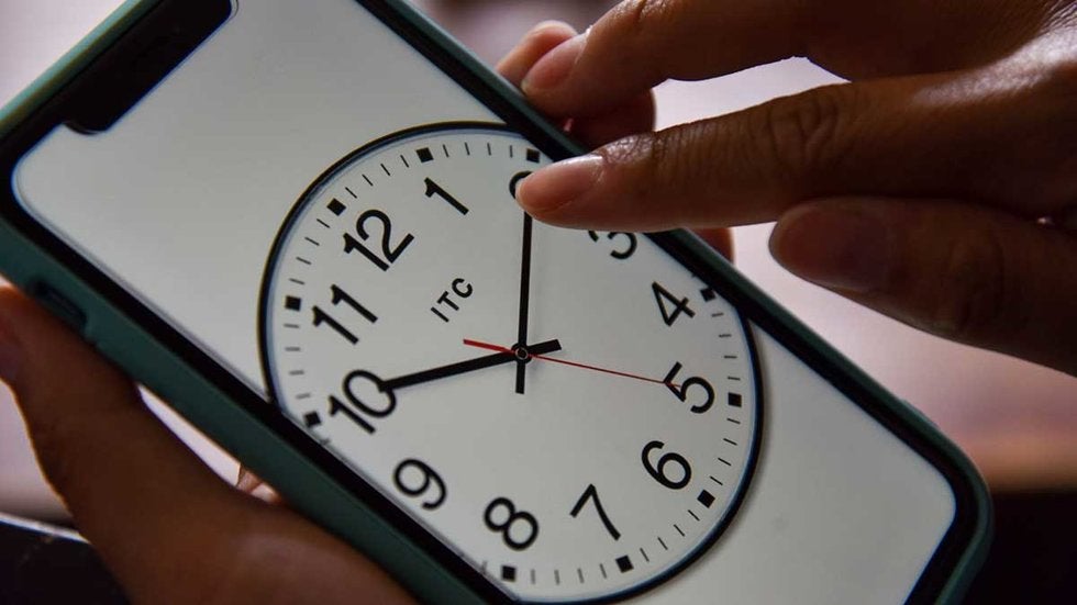 ¡No olvides adelantar una hora tu reloj!; Este fin de semana comienza el horario de Verano