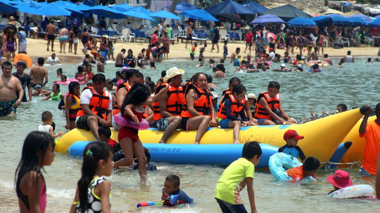 Semana Santa y nuevas variantes, “mezcla perfecta” para el tercer repunte de COVID-19 en México
