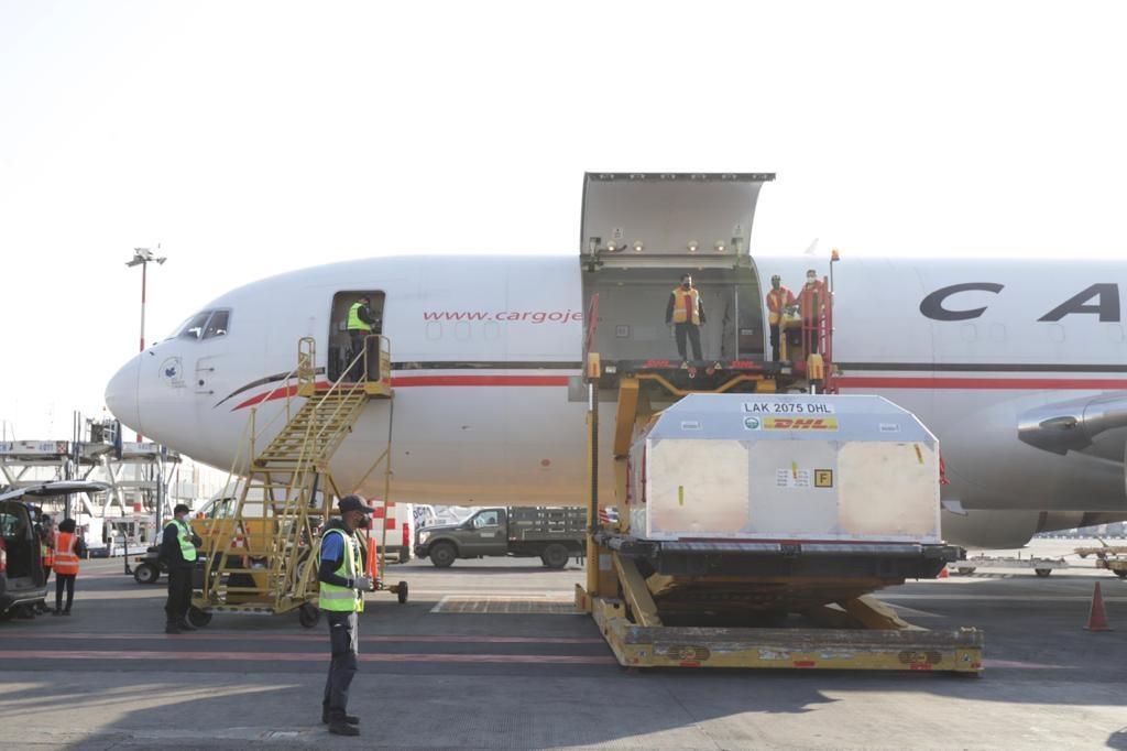 México recibe otro lote de vacunas covid de Pfizer; suman más de 15 millones recibidas