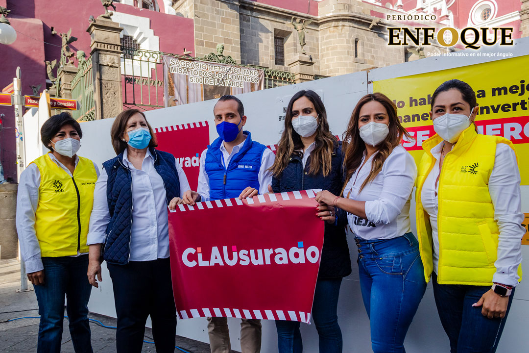Candidatos a diputados federales de “Va por México” clausuran simbólicamente obras en el Zócalo de Puebla