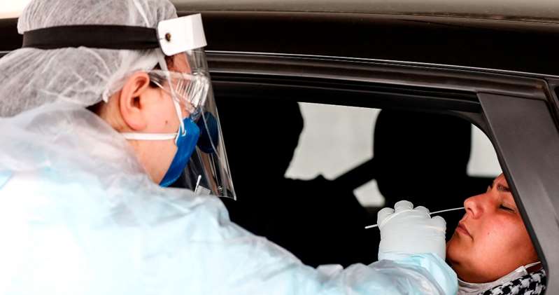 Nuevo estudio revela que la reinfección de COVID-19 podría presentarse con síntomas más fuertes