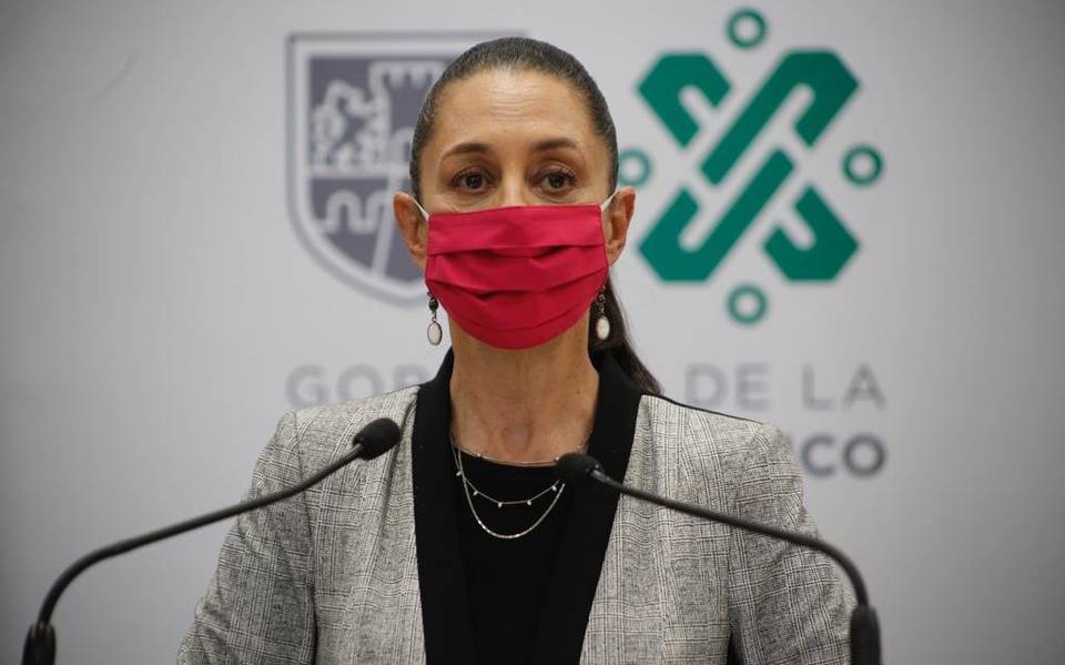 CDMX prepara esquema de vacunación para maestros, públicos y privados