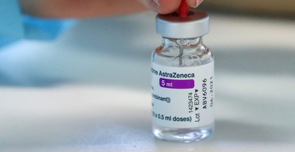 México registra primer caso grave de trombosis asociado con vacuna AstraZeneca