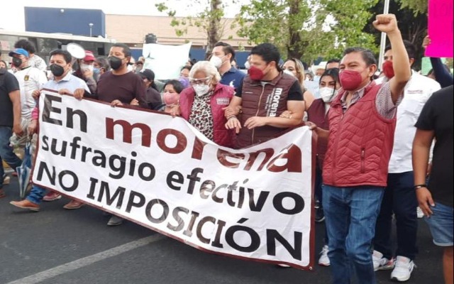 Encabeza Biestro marcha de morenistas inconformes con designación de candidaturas