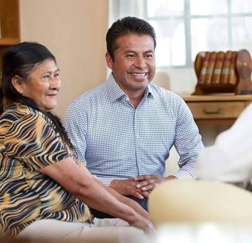 Trasciende detención de Leoncio Paisano por FGE en sepelio de su padre