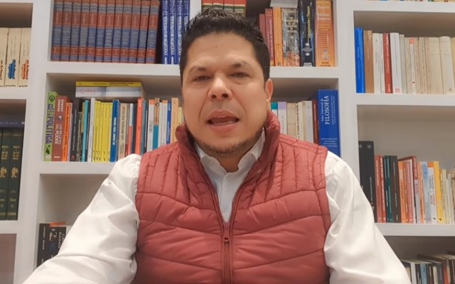 Critica Biestro a Claudia Rivera por registrar candidatura ante el IEE "a escondidas"