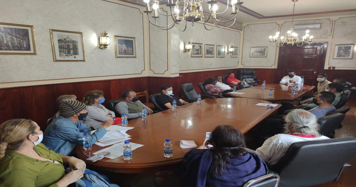 Acuerda Ayuntamiento de Tlaxcala nueva fecha sobre la reubicación temporal de artesanos por obras en Plaza Xicohténcatl 