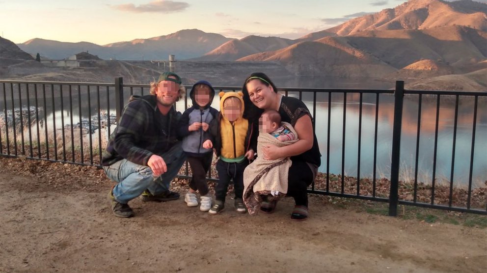 Una madre asesinó a sus tres hijos; dijo que “no quería que su padre abusara de ellos”