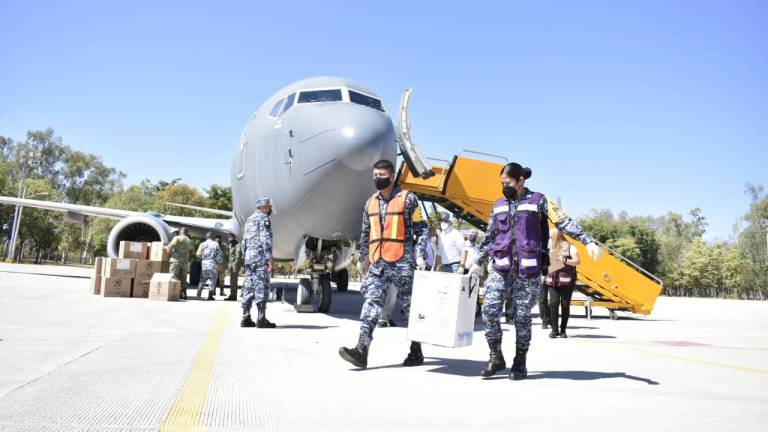 Sinaloa recibe más de 50 mil dosis de vacuna anticovid de Sinovac y Pfizer