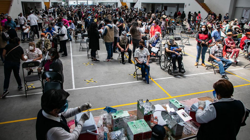 Concluye vacunación en Ecatepec; inmunizan a 178 mil 905 adultos mayores