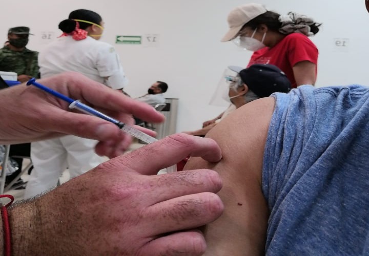 Terminan hospitalizados 41 poblanos que ya habían sido vacunados contra el Covid-19