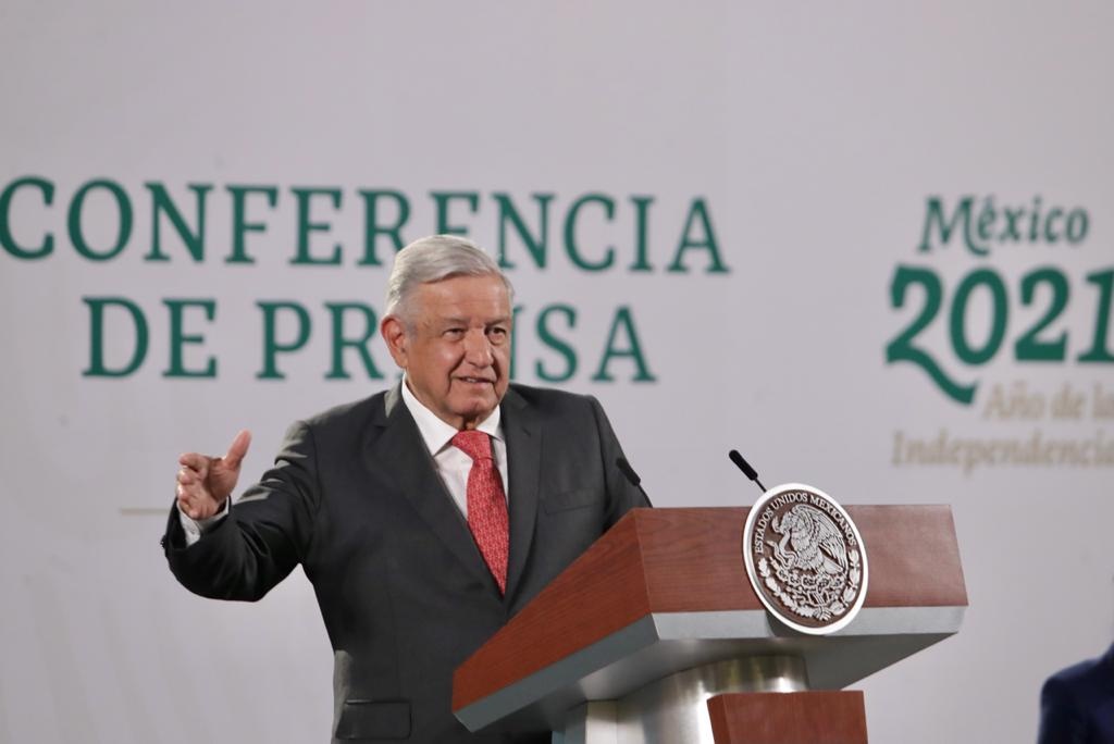INE ordena a AMLO retirar mañanera del viernes donde presumió programas sociales