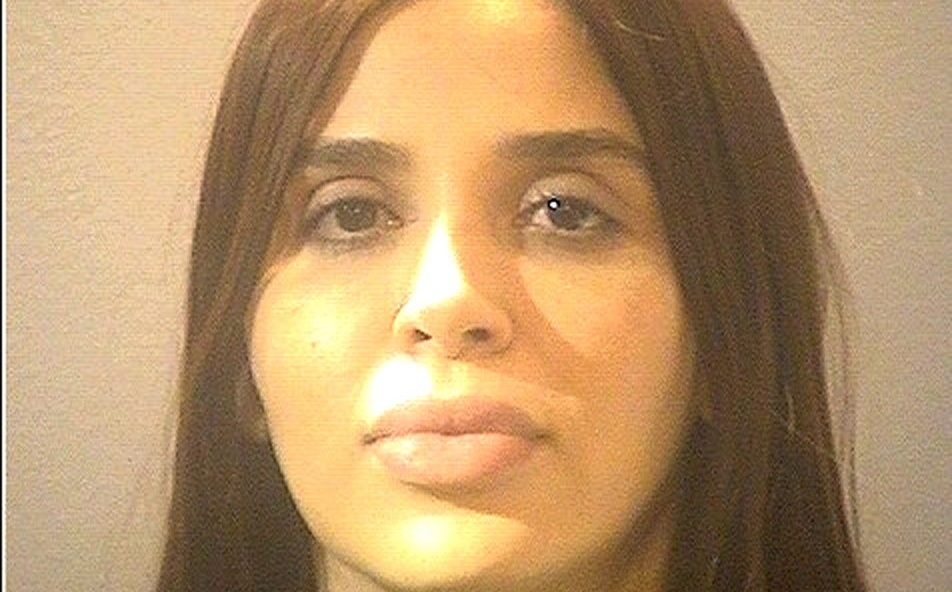 Emma Coronel pasa encerrada 22 horas al día; sólo la sacan a un saloncito: abogada