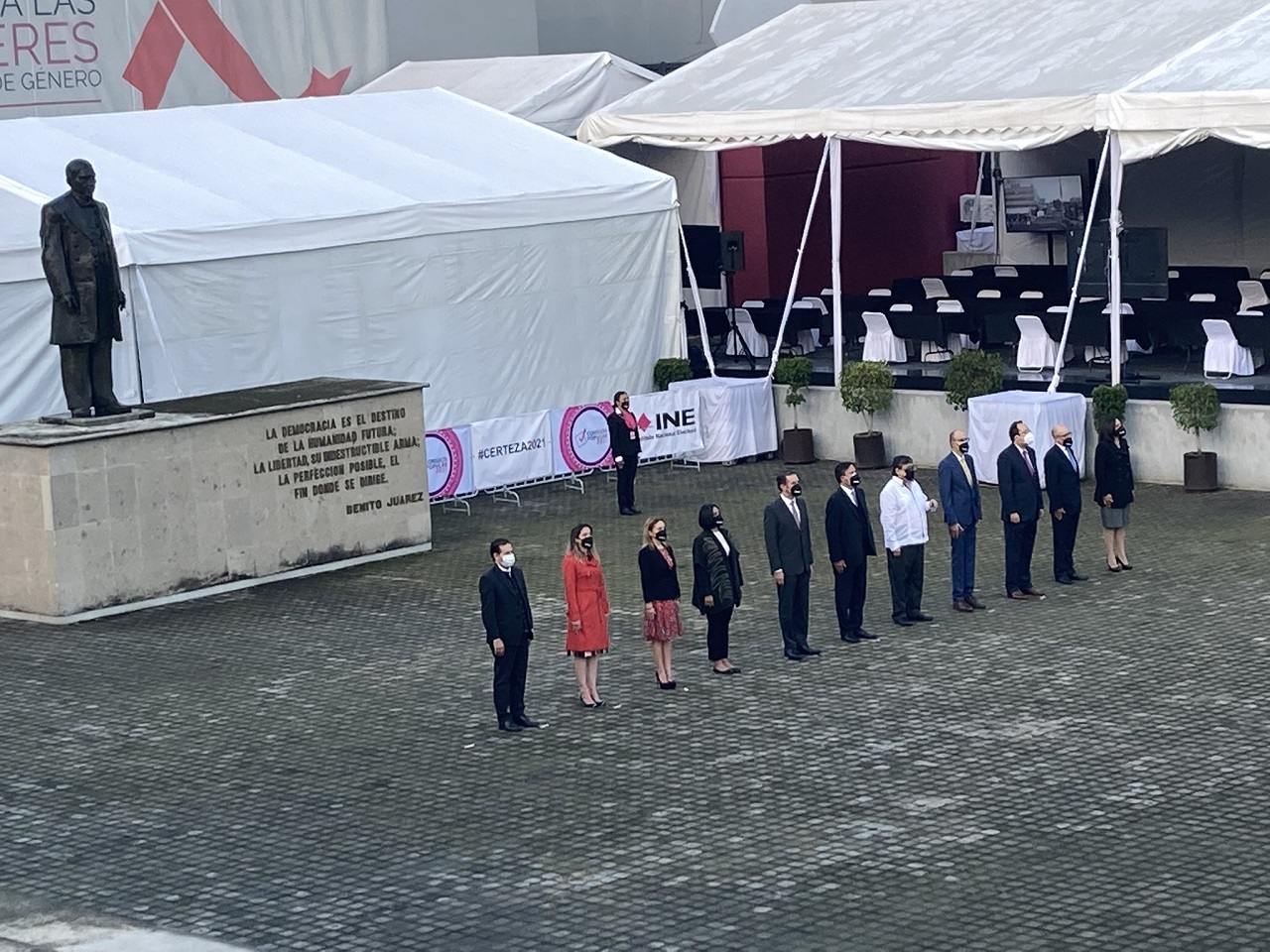 INE da inicio a proceso de la consulta popular con honores a la bandera
