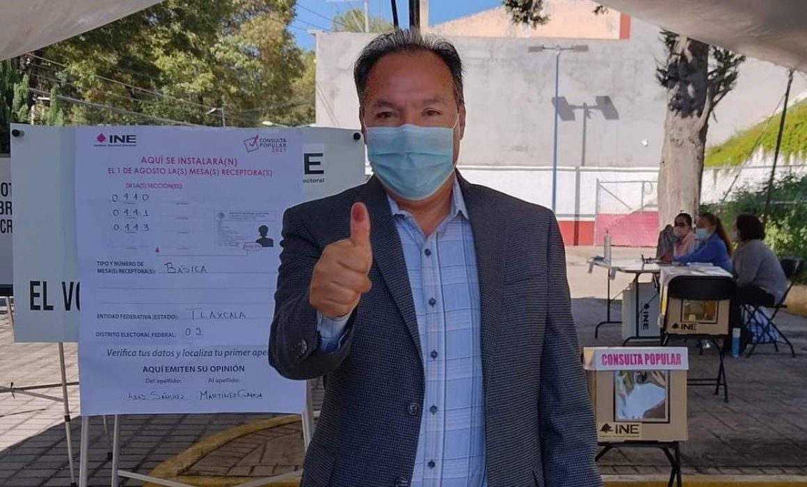 Acude representante del INE Tlaxcala a votar en la Consulta Popular