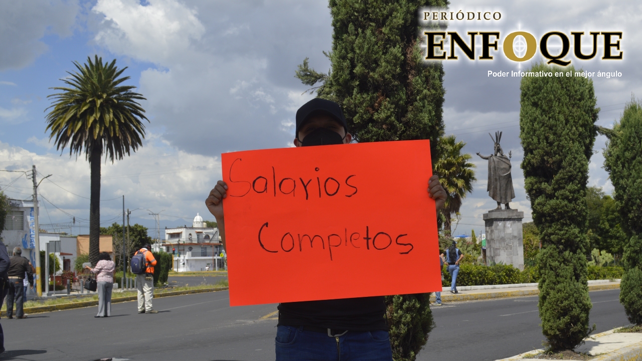 Trabajadores de San Pedro Cholula se manifiestan en contra del recorte salarial impuesto por el Ayuntamiento