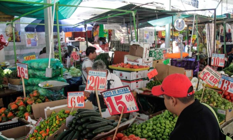 "Los precios seguirán aumentando": Inflación en México no bajará, expertos estiman cerrar el año en 6%