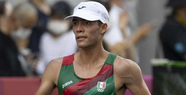 El mexicano Andrés Olivas logra el lugar 11 en la marcha de 20 kilómetros