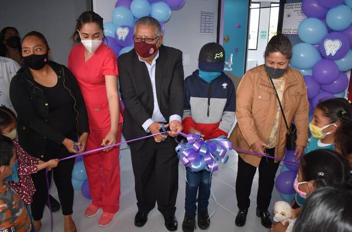 Alcalde de Contla inaugura consultorio de odontopediatría en el DIF.