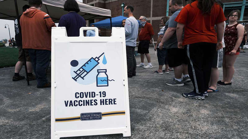 El 50% de estadounidenses ya tienen la vacuna contra covid-19: Casa Blanca