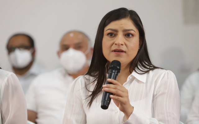 Claudia Rivera lleva al TEPJF acusación contra Barbosa por violencia de género