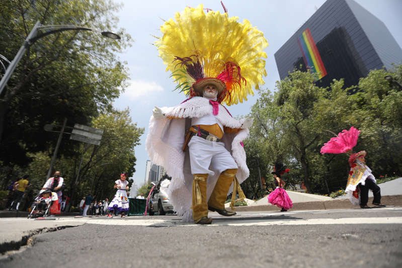 Indígenas de México reclaman derechos en marcha conmemorativa