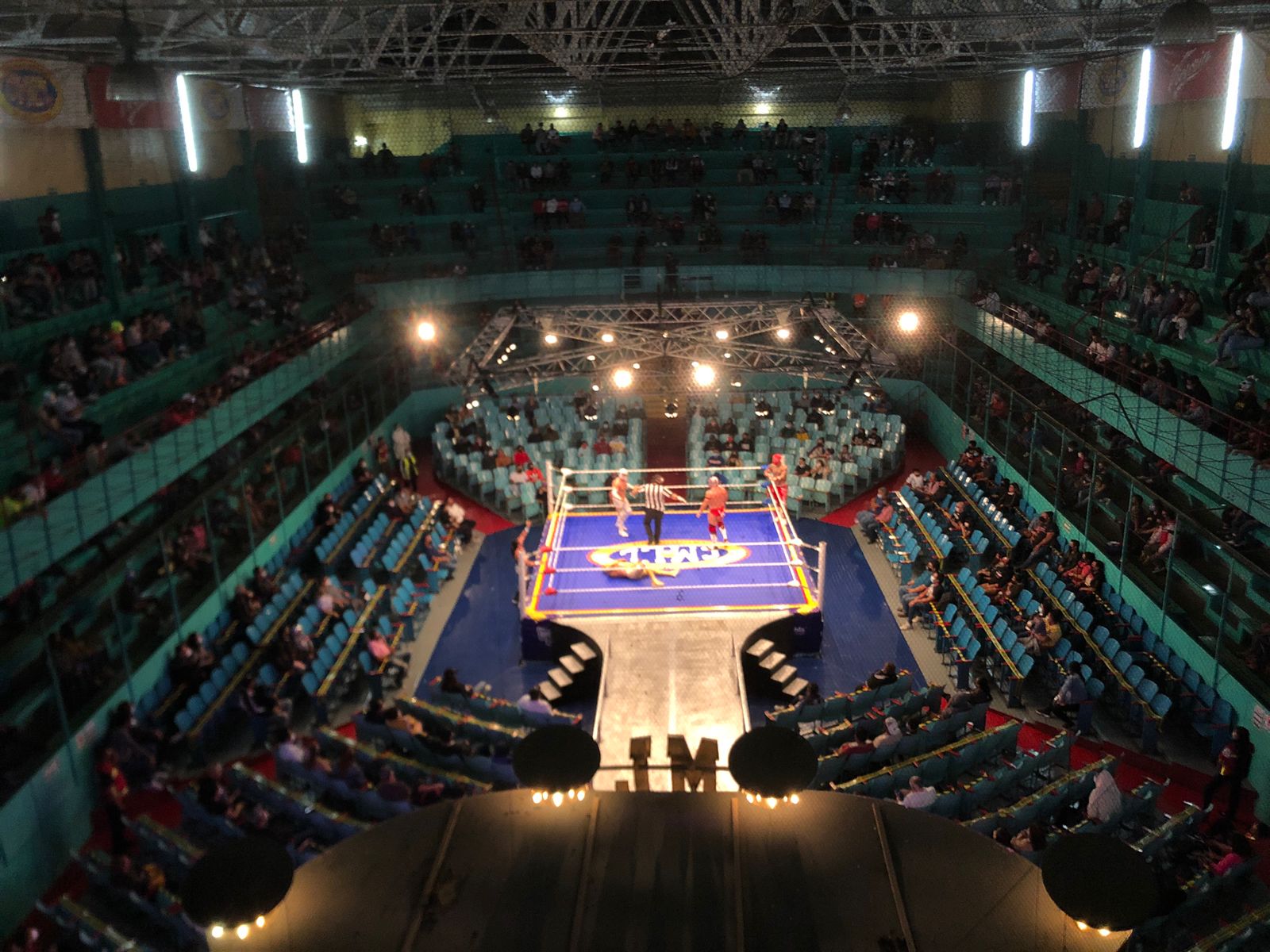 Entre sanitizante y sin cemitas regresó la actividad a la Arena Puebla 