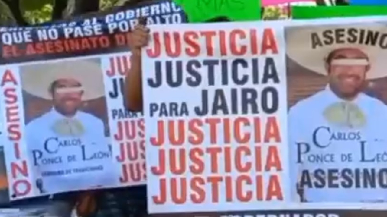 Grupo Social se manifiesta enfrente de la Fiscalía del Estado pidiendo esclarecer el asesinato de un Charro en un Rancho de Cholula  