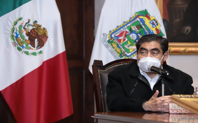 Miguel Barbosa a favor de llevar a consulta la revocación de mandato
