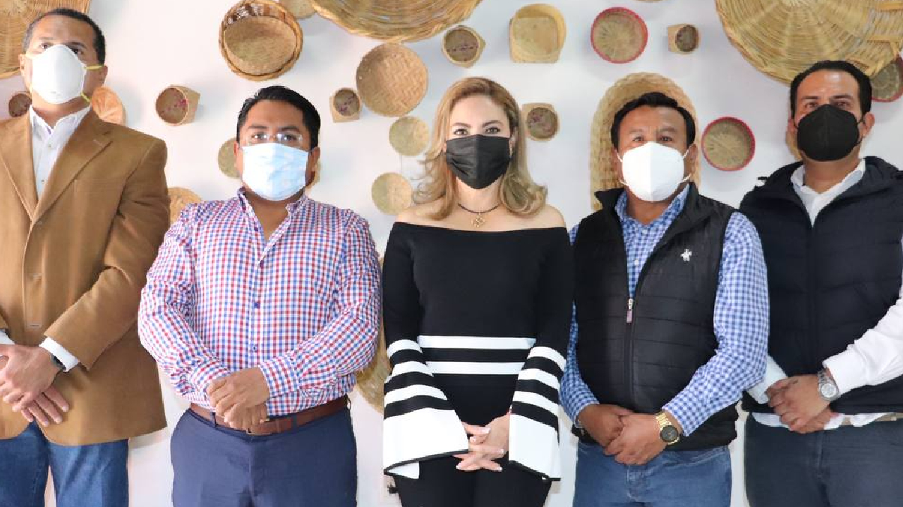 Paola Angón sostuvo una mesa de trabajo con demás ediles electos de la zona metropolitana