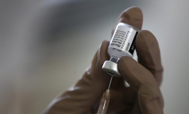 Estudio señala que tercera dosis de vacuna Pfizer tiene 86% de efectividad en mayores de 60 años