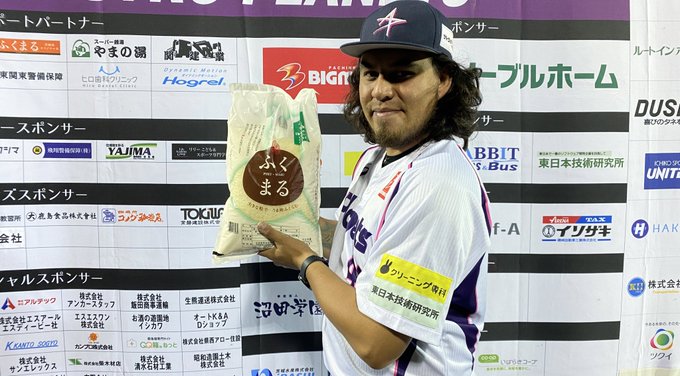 El pitcher poblano César Vargas llega al líder de la Liga Profesional de Japón