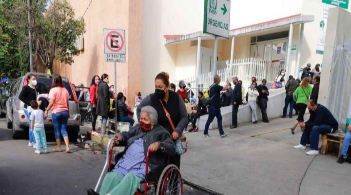 Tras superar los 100 mil casos de Covid, Puebla vuelve a color rojo en semáforo federal