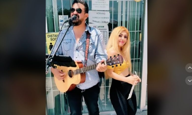 "¿Tan mal le fue?": Mujer celebra la firma de su divorcio cantando y bailando afuera del registro civil (Video)