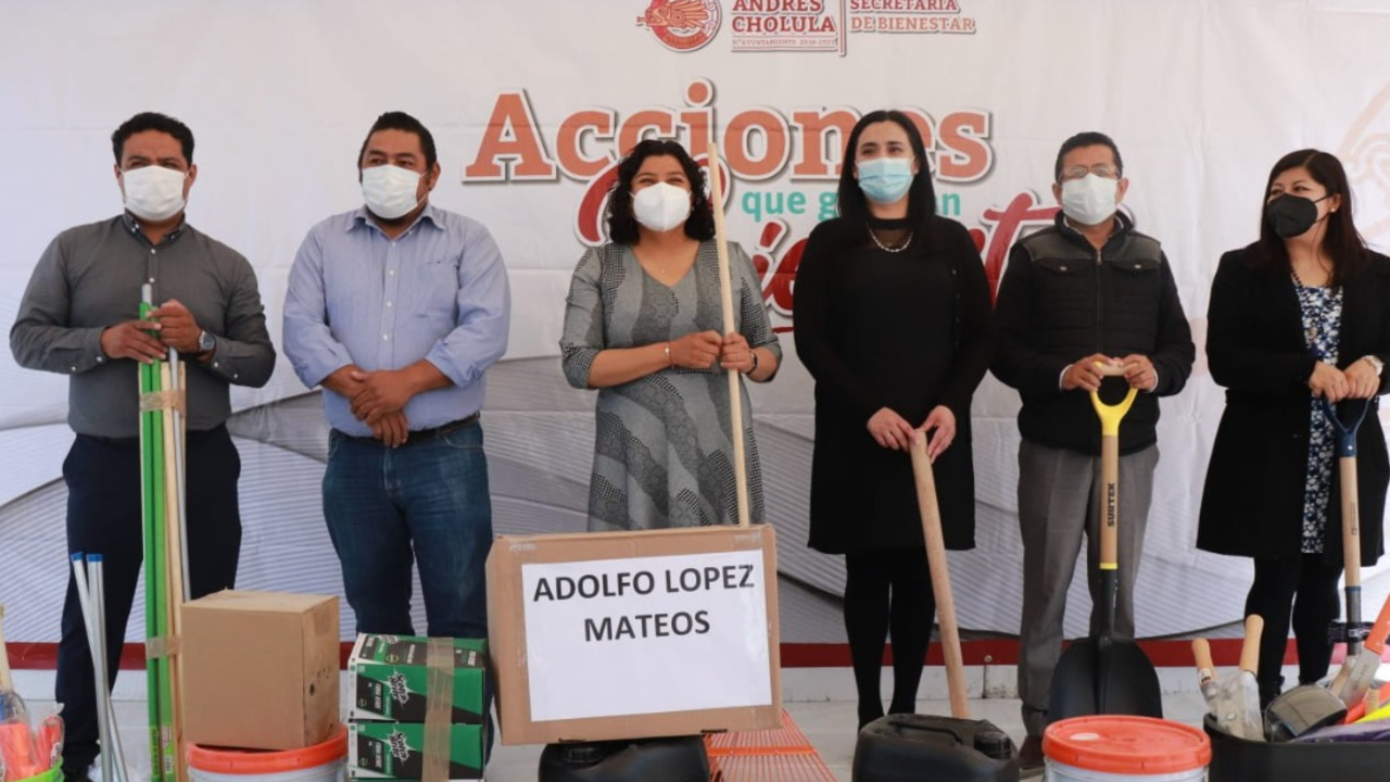 Ayuntamiento de San Andrés Cholula hace entrega de kits sanitarios a distintas escuelas del municipio 