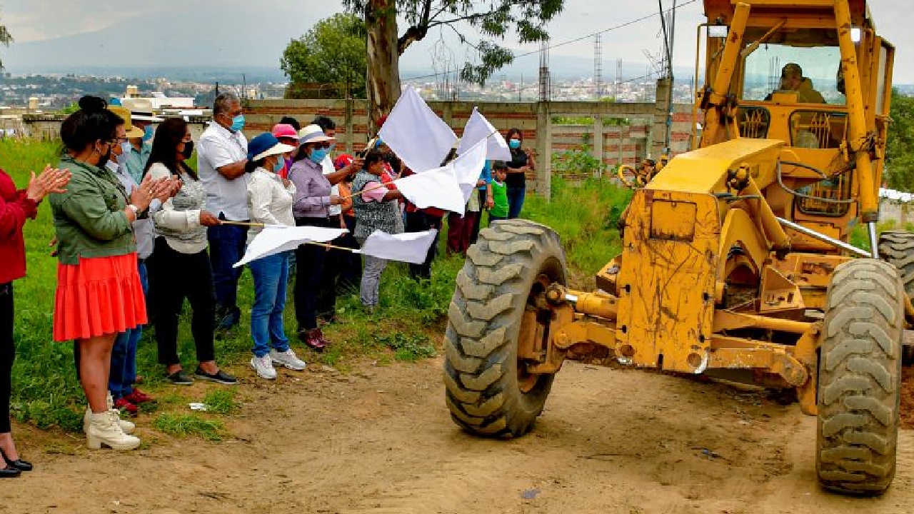 Ayuntamiento de Cuautlancingo inició con los trabajos de pavimentación de la Calle Bicentenario  
