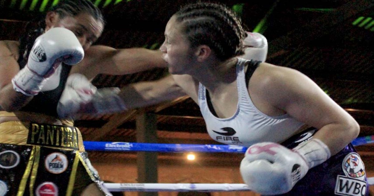 Celebra Luis Antonio Herrera nuevo título de campeona de boxeo