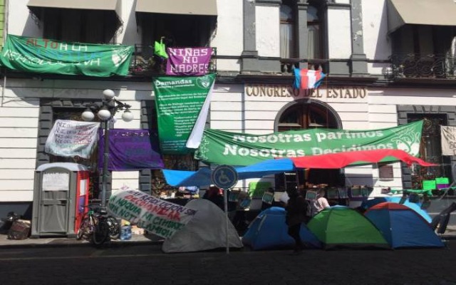 Considera Barbosa que feministas no lograrán nada con la toma del Congreso; "están llevando su petición por el peor camino"
