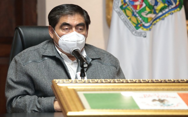 Reprocha Barbosa presencia de trabajadora del Ayuntamiento de Puebla en protesta feminista en el Congreso