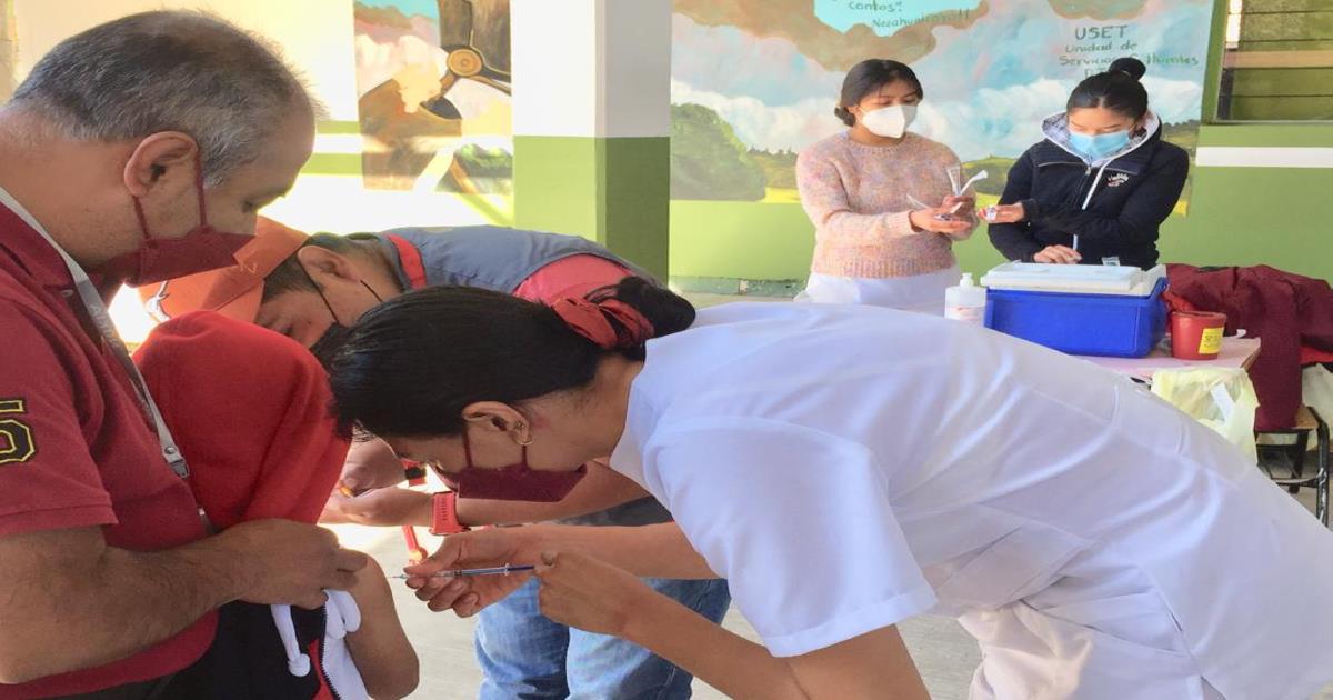 Acerca SESA vacunación contra influenza y servicios médicos a estudiantes del internado “José Amarillas”