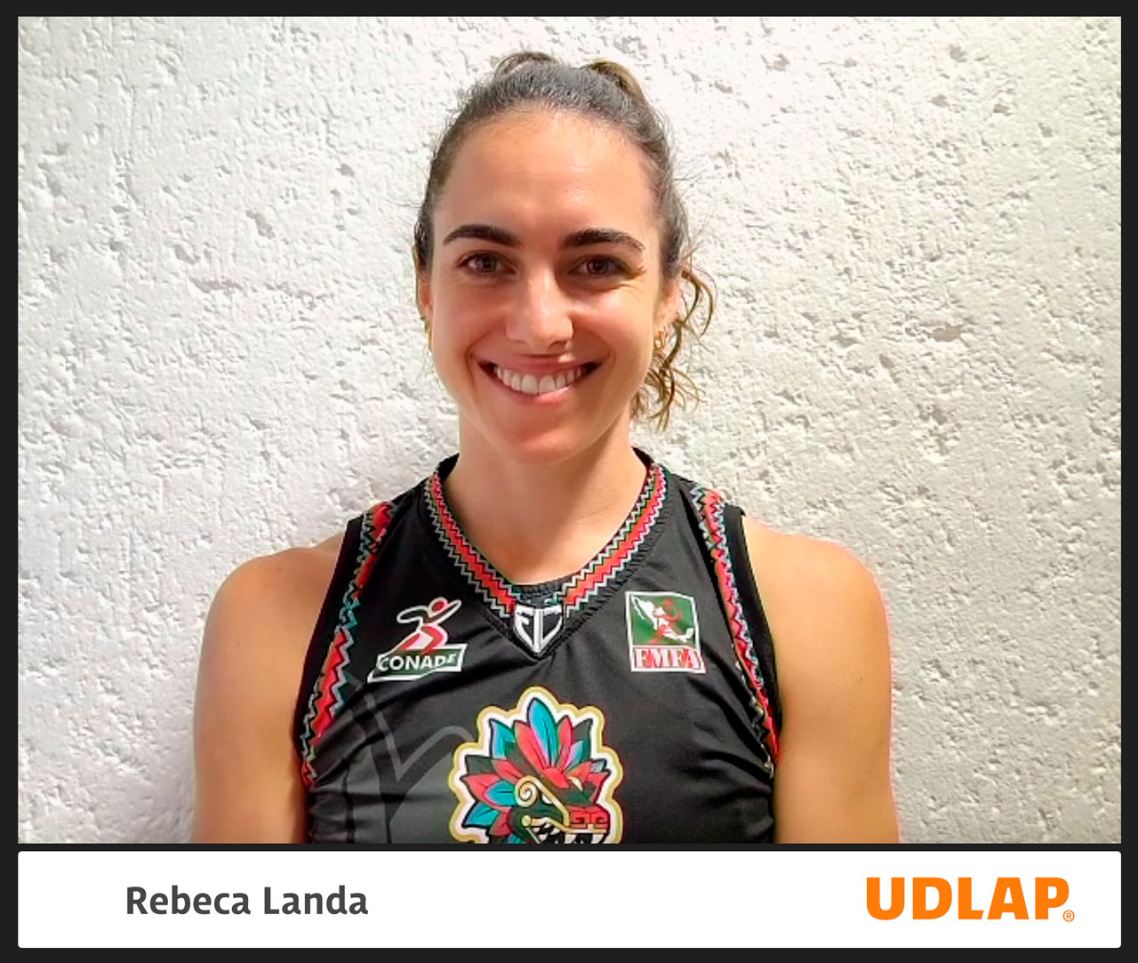 Rebeca Landa, conductora de deportes y ahora mundialista de Flag Football 