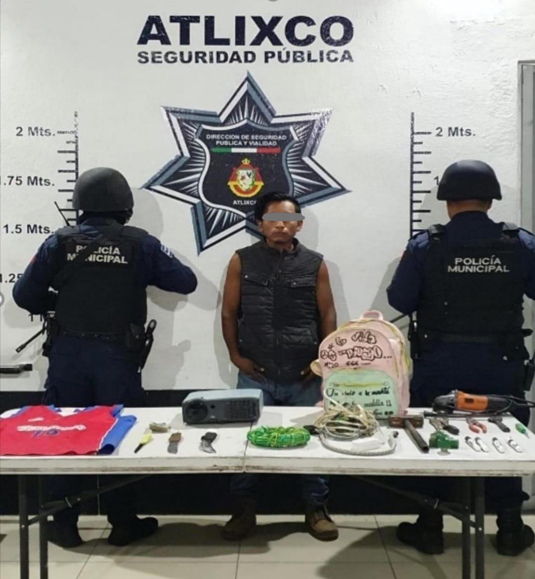 Detienen a delincuente por robo a escuela en Atlixco; se salvo de un posible linchamiento por parte de los vecinos