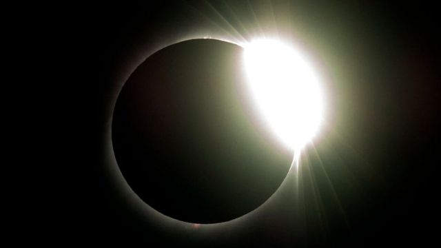 Eclipse total en la Antártida oscurece el día eterno del verano austral
